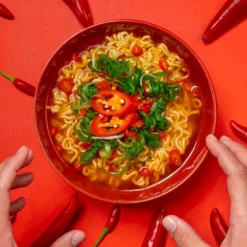 STOP MADSPILD (BEDST FØR 19/02/26) - KASSETILBUD (20 stk.) - Nongshim Shin Red SUPER SPICY Instant Nudler